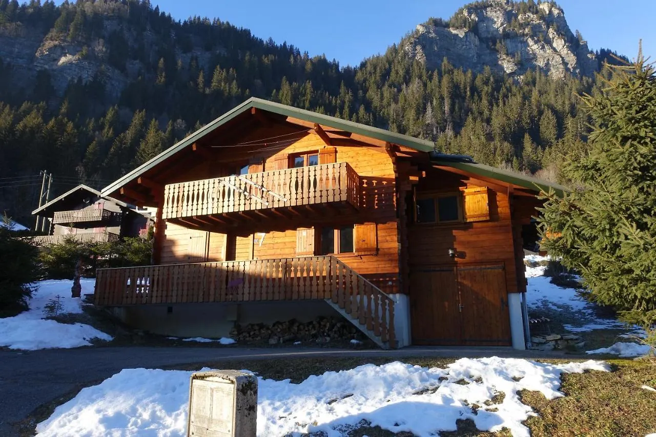 Spacious Comfortable Chalet Close To The Ski Lifts For 8 Persons Chatel